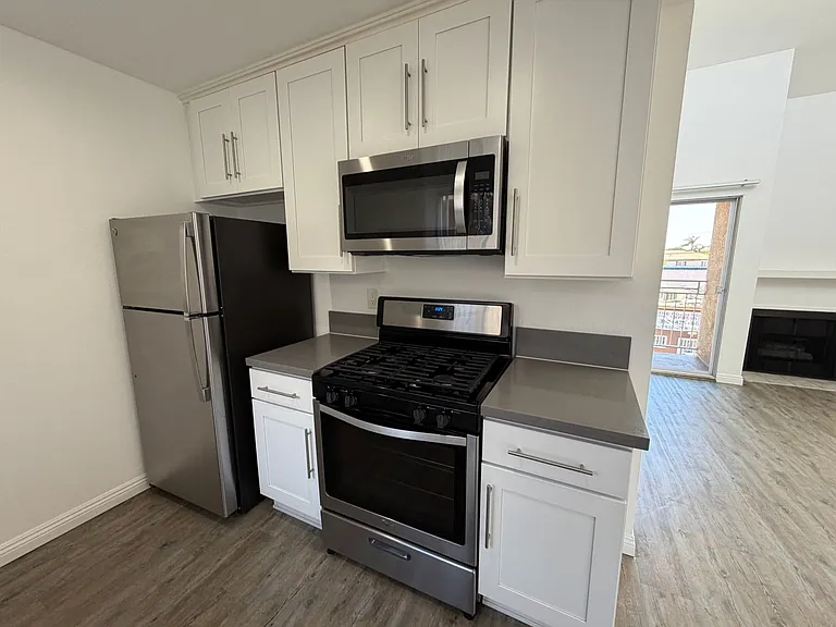 Midvale Los Angeles Apartments LLC — Photo 5