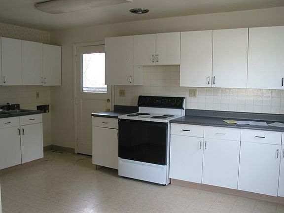 3rd image of 5925 N Forest Blvd