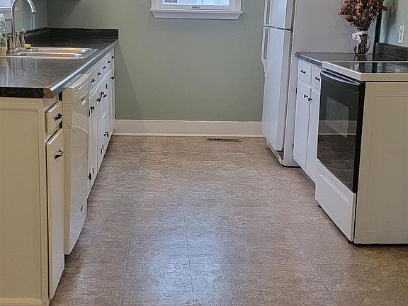 3rd image of 617 W Woodland Ave