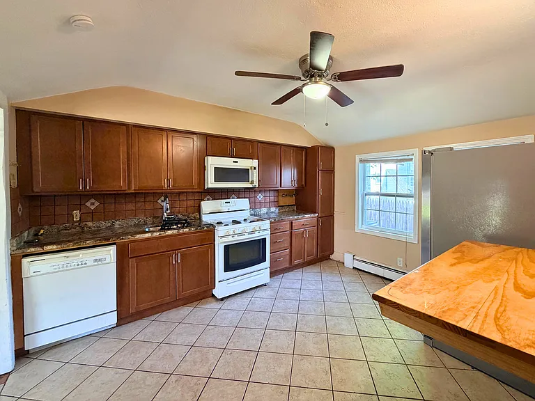 136 Seamans St #1R — Photo 10