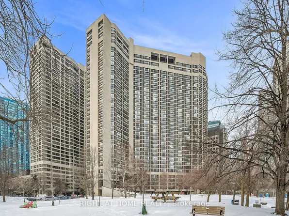 33 Harbour Sq #2019, Toronto, ON M5J 2G2