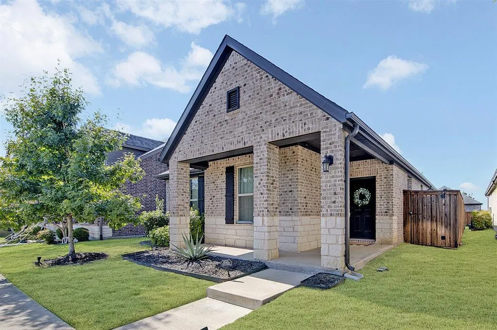 3 bed, 2.0 bath, 1529 sqft, $2,600 — Photo 4