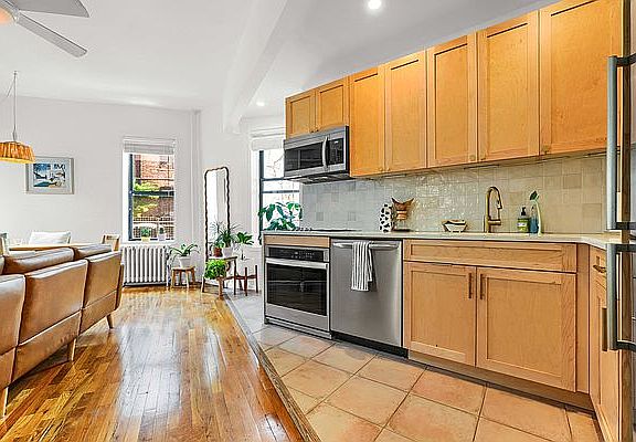 3rd image of 296 Sterling Pl APT 3