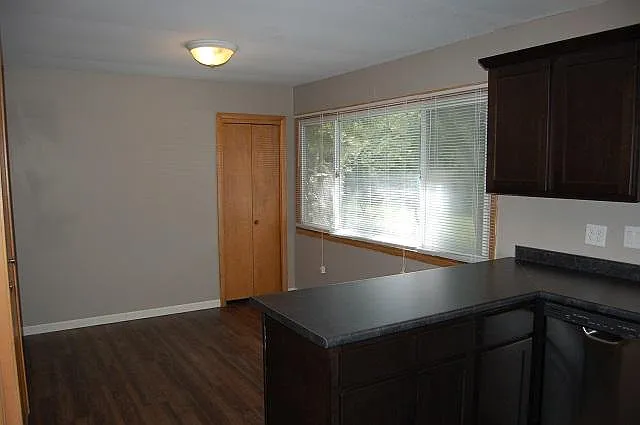 4 bed, 2100 sqft, $3,200 — Photo 3