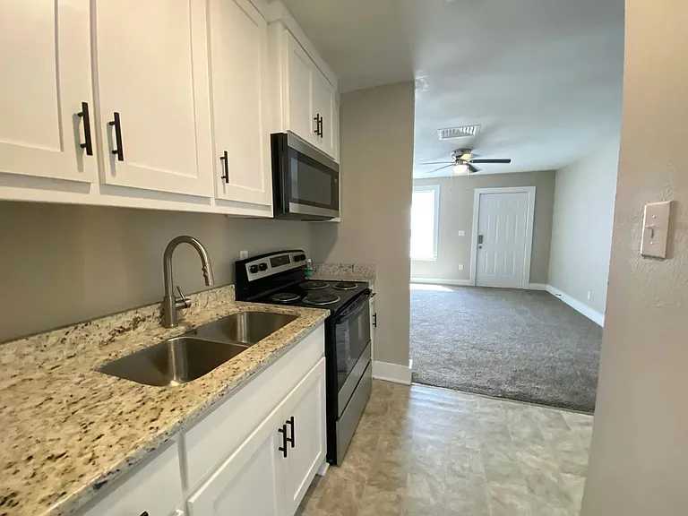 806 Jane Dr — Photo 3