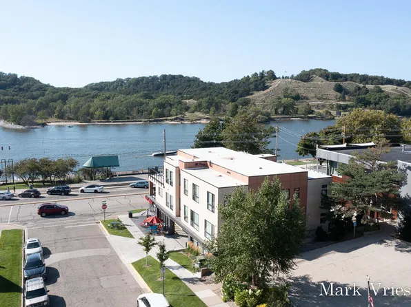 218 S Harbor Dr #201, Grand Haven, MI 49417