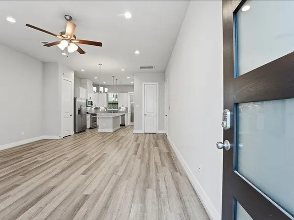 9020 Lonestar River Ln, Houston, TX 77080