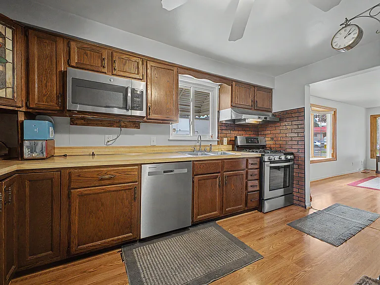29438 Elmwood St — Photo 11
