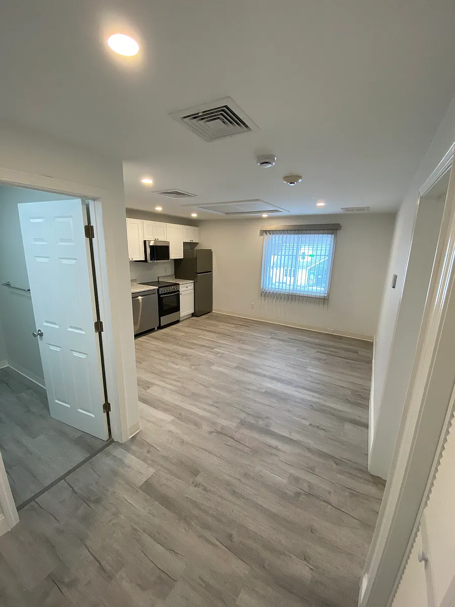 living room - 845 Oaklawn Ave #203