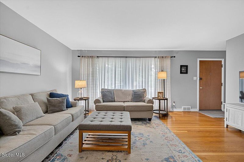 5th image of 240 Davis Avenue