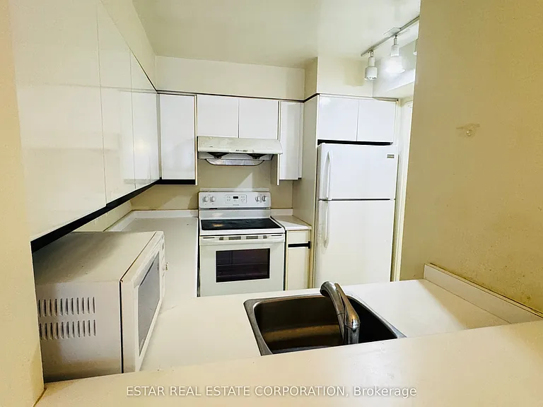 7 Carlton St #1101 — Photo 7