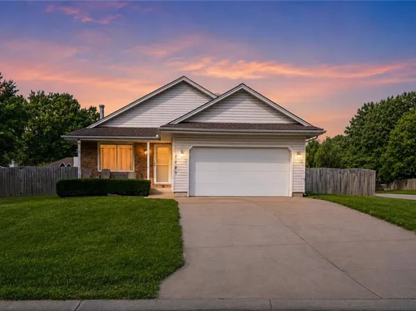 1120 NE Banner Dr, Lees Summit, MO 64086