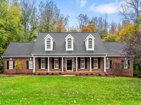 1903 Ridge Oaks Ct, Oak Ridge, NC 27310