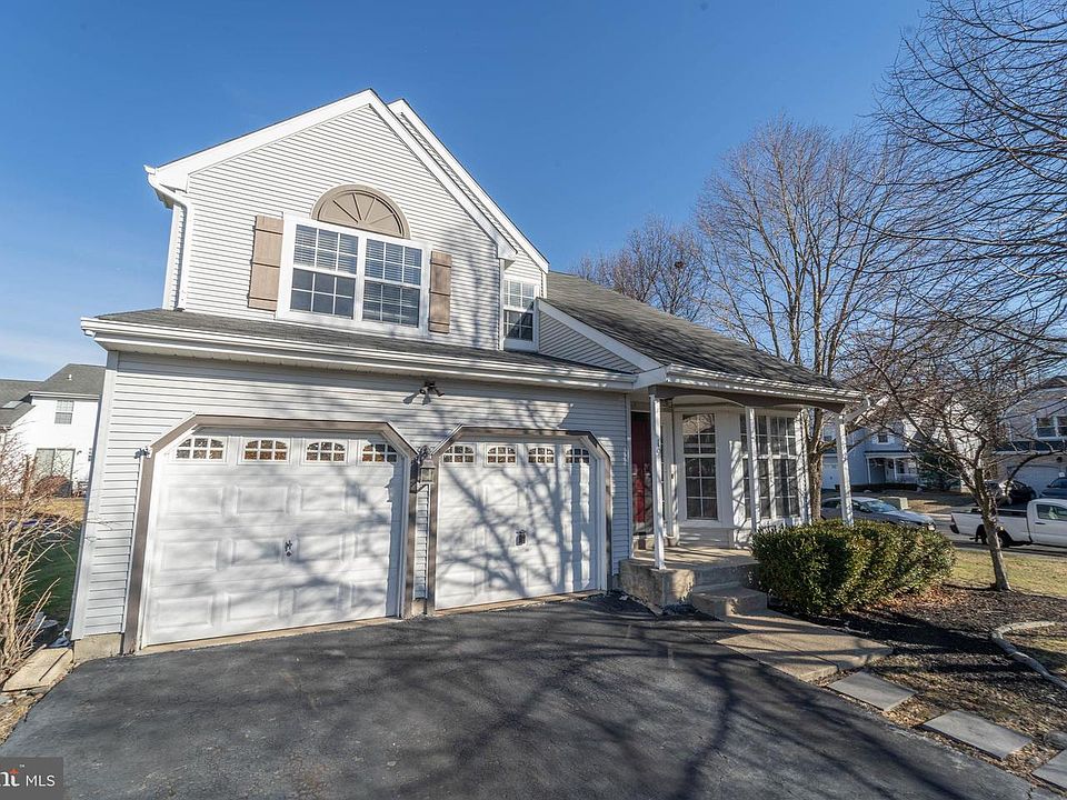 1st image of 19 Dryden Dr