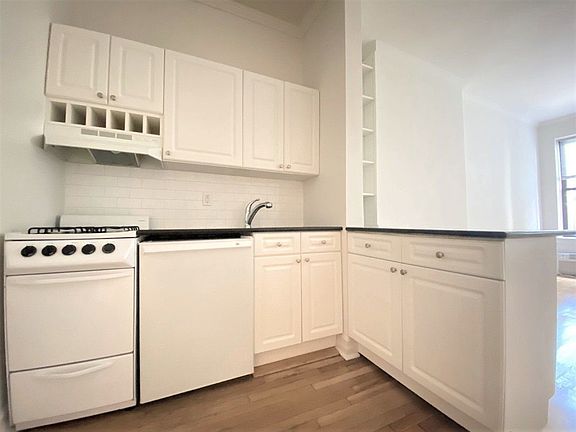 5th image of 48 E End Ave Unit 48-1D