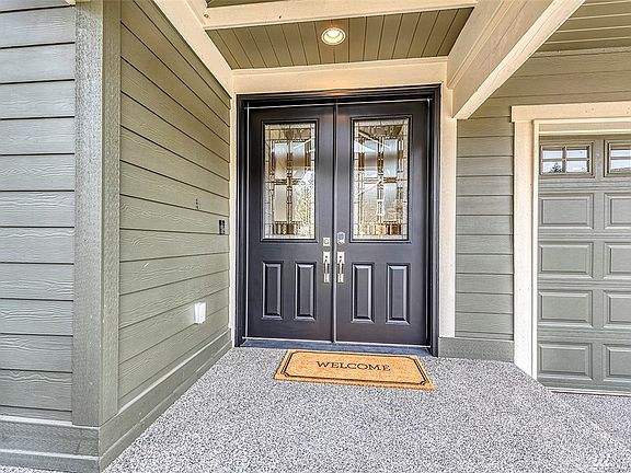 Come right in and notice the all new interior paint and carpet. You're going to love this home!