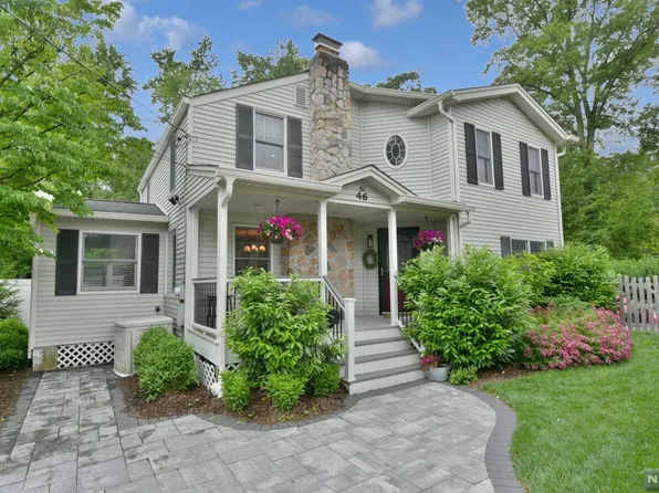 46 Brandon Rd, Midland Park, NJ 07432