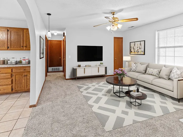 11733 Wood Oak Ave — Photo 2