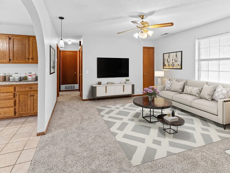11801 Wood Oak Ave