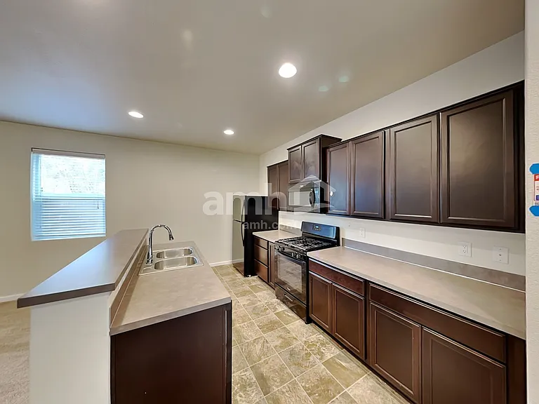 414 Gorge Ct — Photo 3