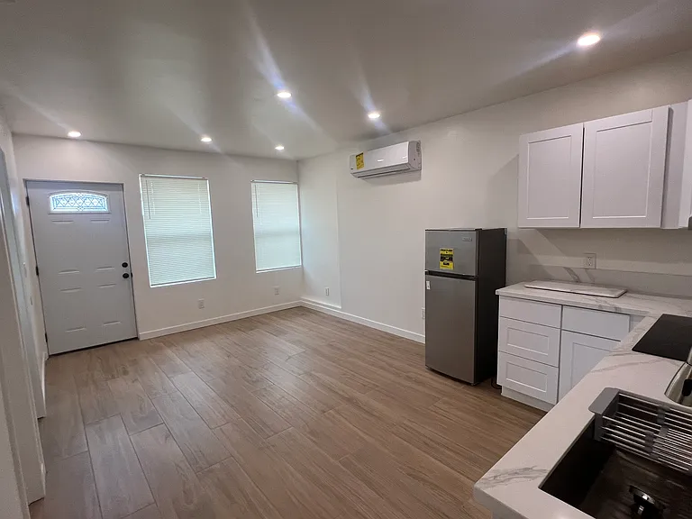 2422 Megan Ct — Photo 5