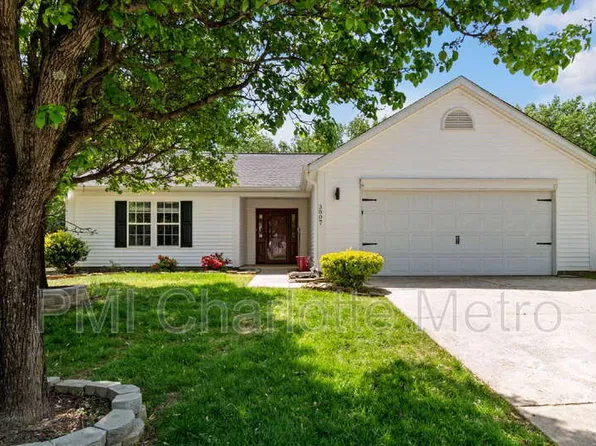 3807 Crimson Wing Dr, Indian Trail, NC 28079