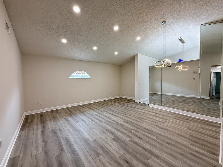 5851 Bristol Ln — Photo 8