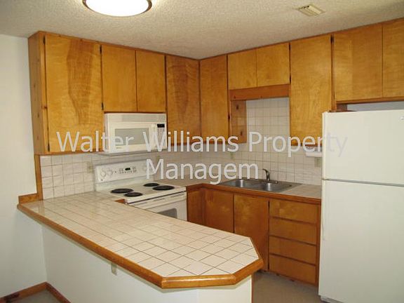 2nd image of 204 8th St #B