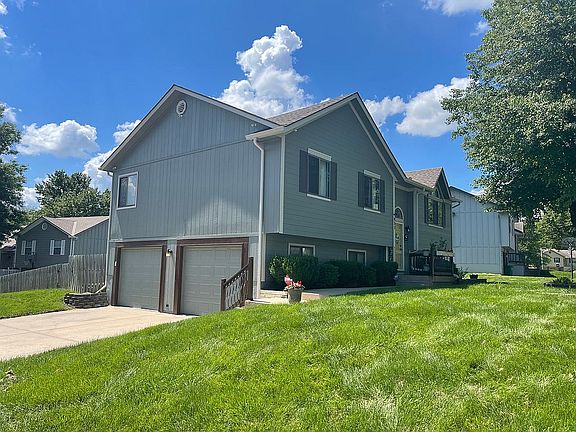 3rd image of 417 SE Onyx Dr