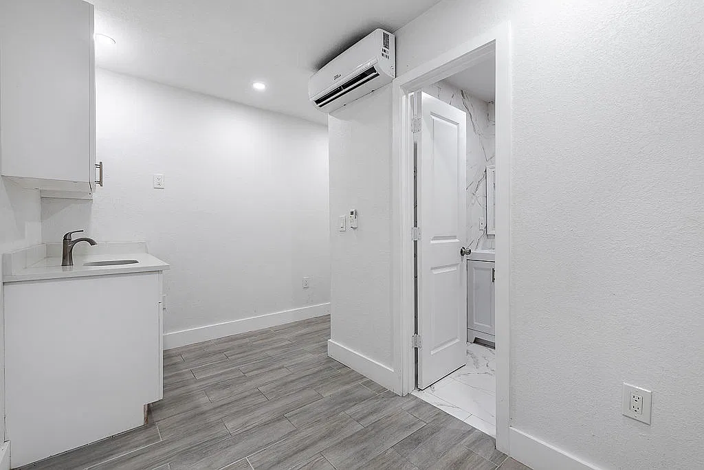216 Jackson Avenue - 1 — Photo 1