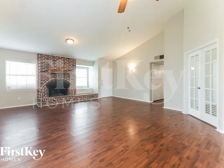 4412 Hale St — Photo 2