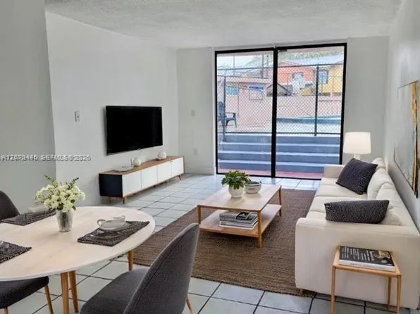 9678 Fontainebleau Blvd APT 111, Miami, FL 33172