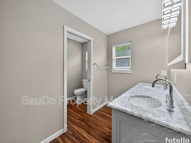 661 NW Connell Ave — Photo 15