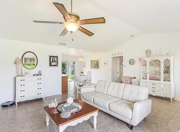 5th image of 2529 SW 27th Pl