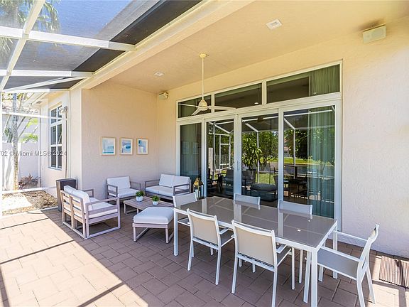 2nd image of 2549 Bay Pointe Dr