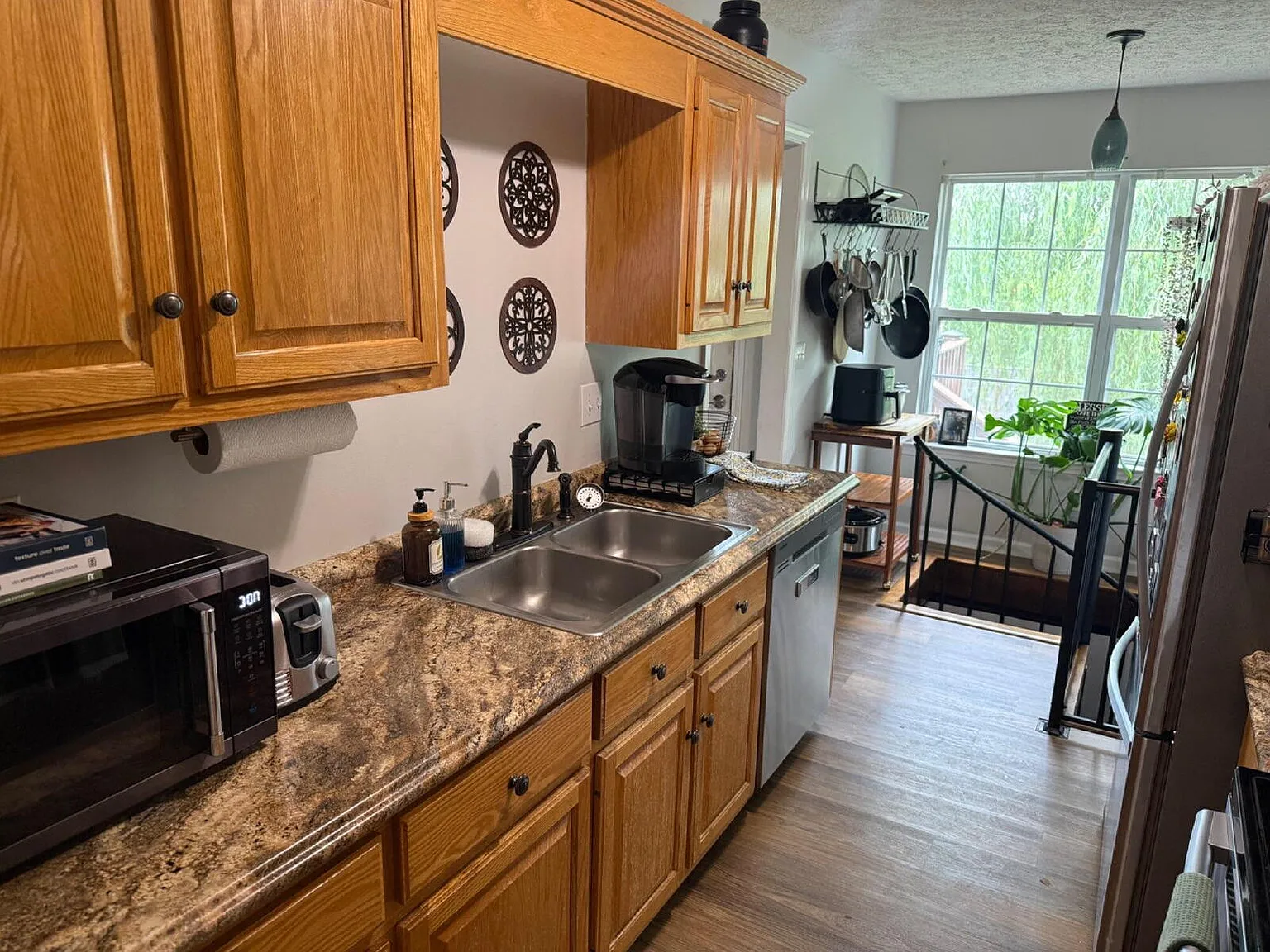 3 bed, 2.5 bath, 2100 sqft, $2,400 — Photo 4