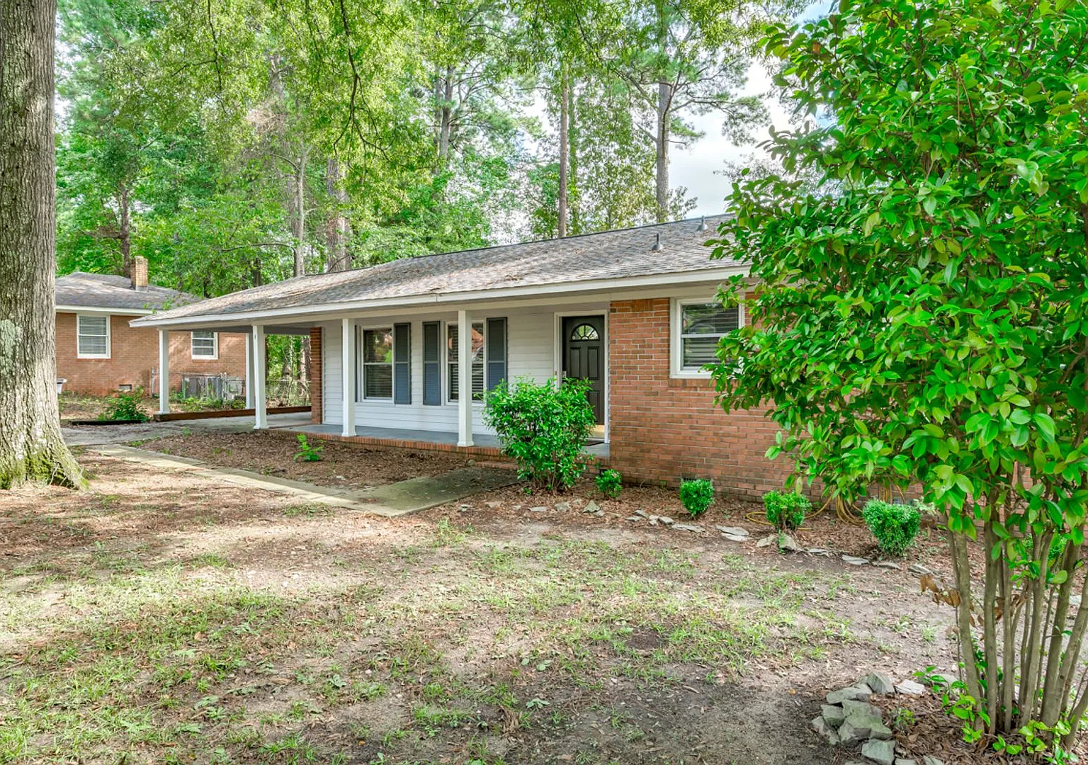 Charming ranch - style home in an unbeatable location! — Photo 3
