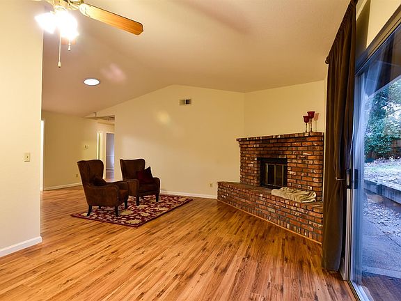 4th image of 6094 Garden Towne Way