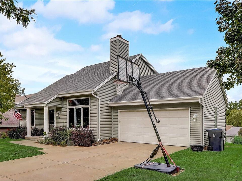 1st image of 2704 Field Dr
