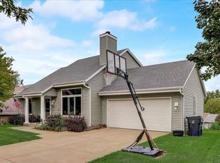 2704 Field Dr, Waukesha, WI 53188