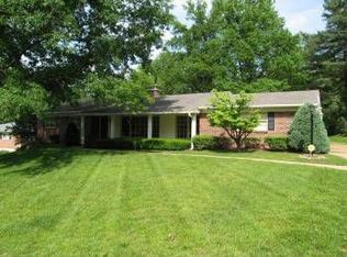 1418 Westwind Dr, Des Peres, MO