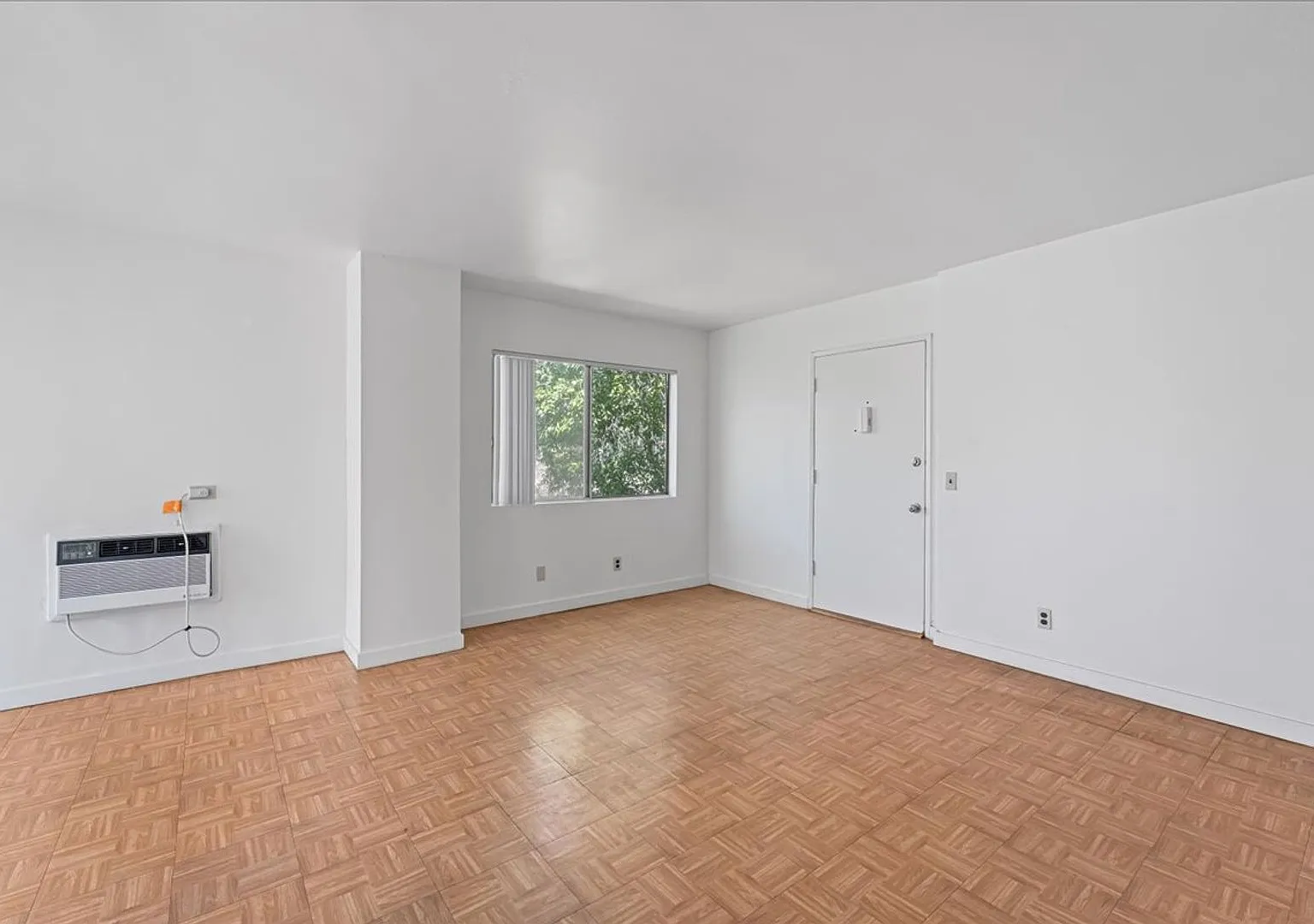 4909 Sycamore Ter — Photo 2