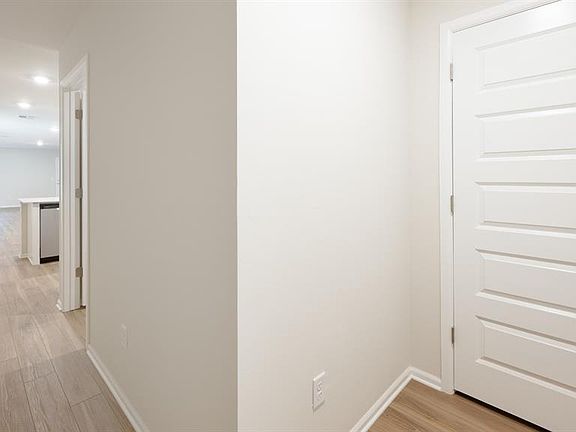 2nd image of 1905 Redbud Way