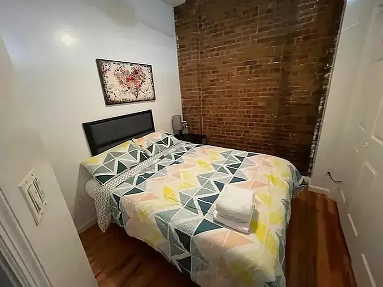 534 W 50th St #2E — Photo 3