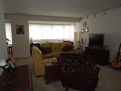 2nd image of 140 Indian Hollow Ct