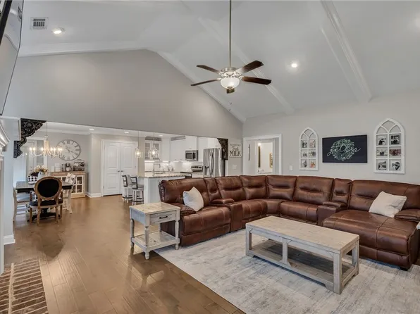 849 Aster Ln, Opelika, AL 36801