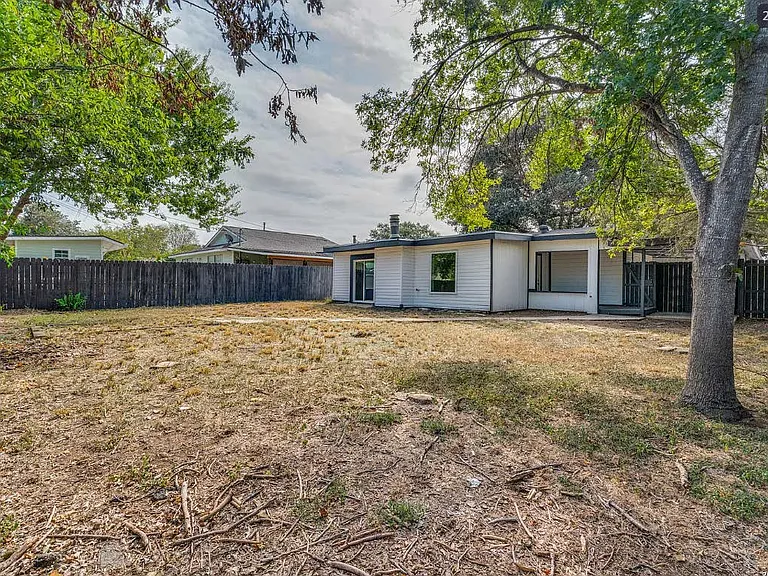 3611 Devon Ave — Photo 15