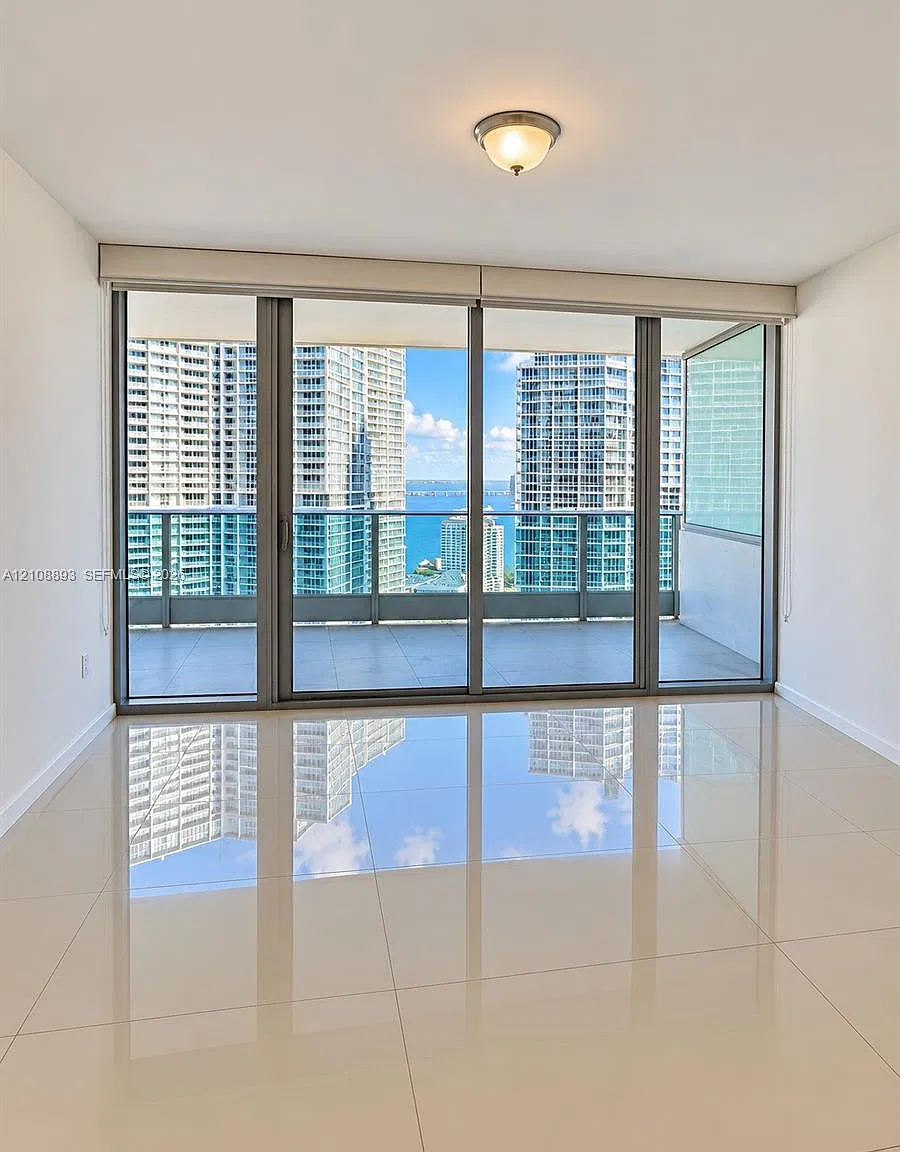 Epic West Condo — Photo 1