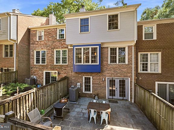 4th image of 1111 Fairview Ct