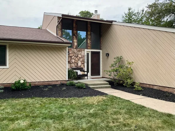 8587 Stout Ave, Grosse Ile, MI 48138